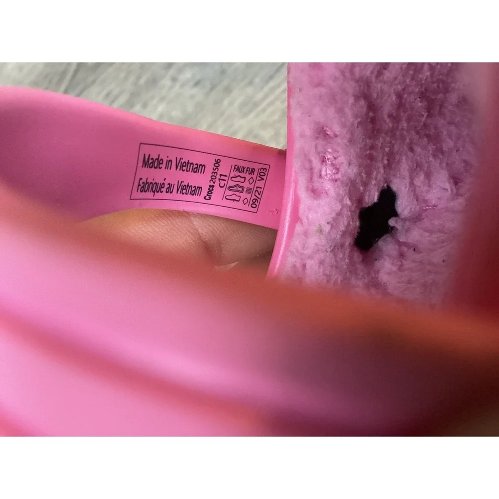 Crocs Youth Girls Size 11 C11 Faux Fur Lined Pink Slip On Comfort Shoes 203506